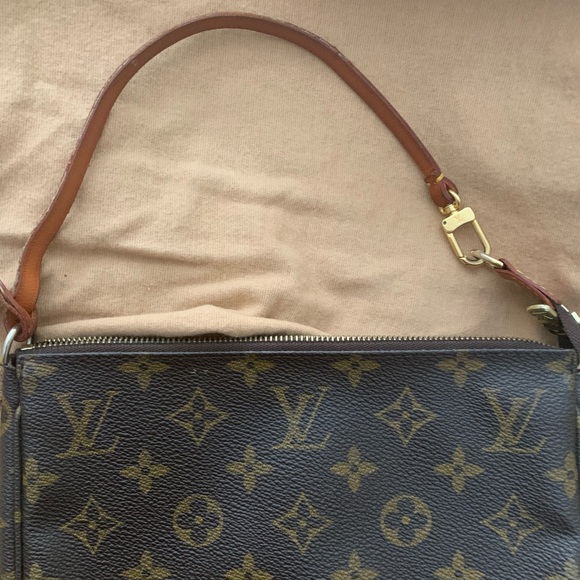 Louis Vuitton Pochette - Picture 7 of 10